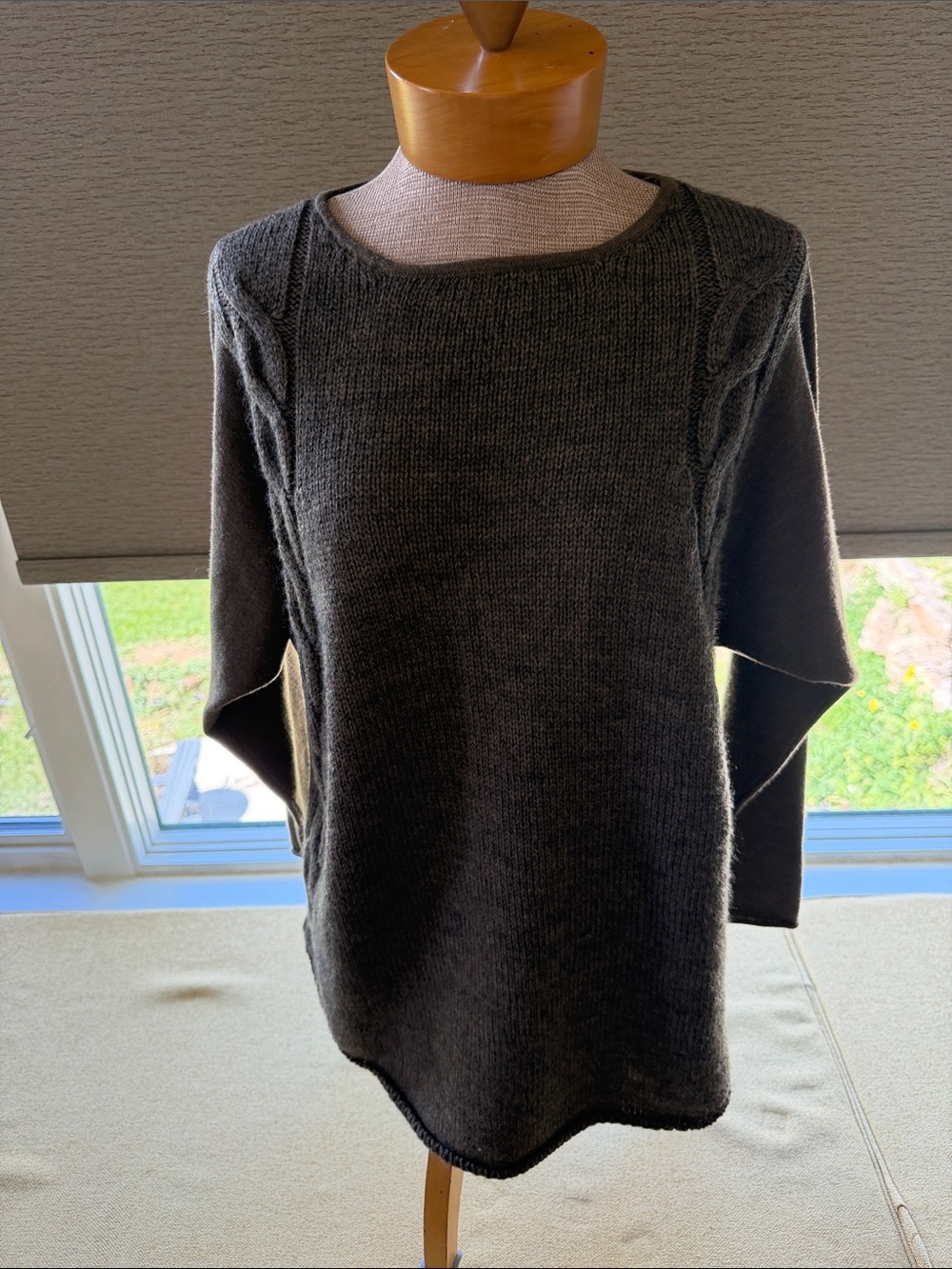 Women's Scoopneck Pullover Sweater in Browb